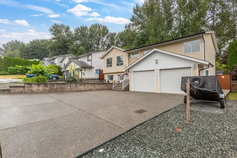 33039 MALAHAT PLACE - photo 4 of 40