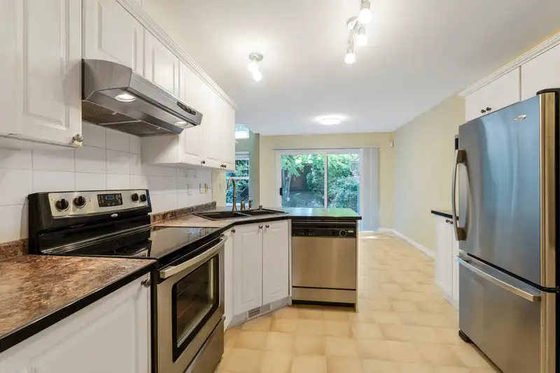 33 8111 160 STREET - photo 3 of 38