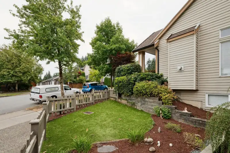 15015 62 AVENUE - photo 2 of 33