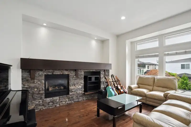 15015 62 AVENUE - photo 3 of 33