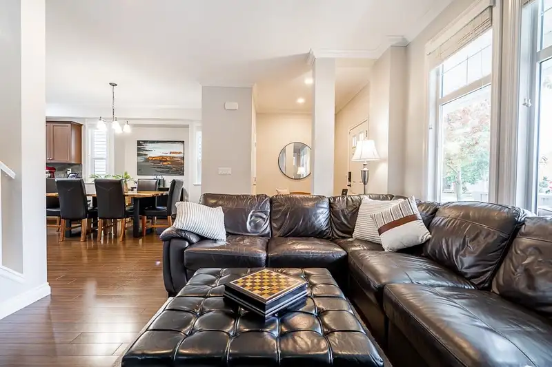 18012 70A AVENUE - photo 3 of 33