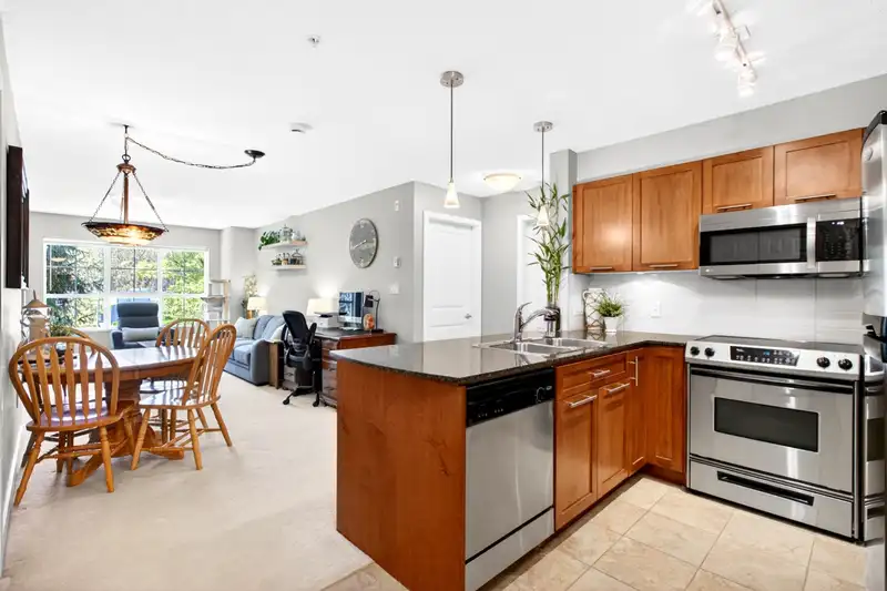 317 19673 MEADOW GARDENS WAY - photo 4 of 40