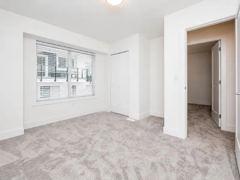 32 14355 62 AVENUE - photo 4 of 16