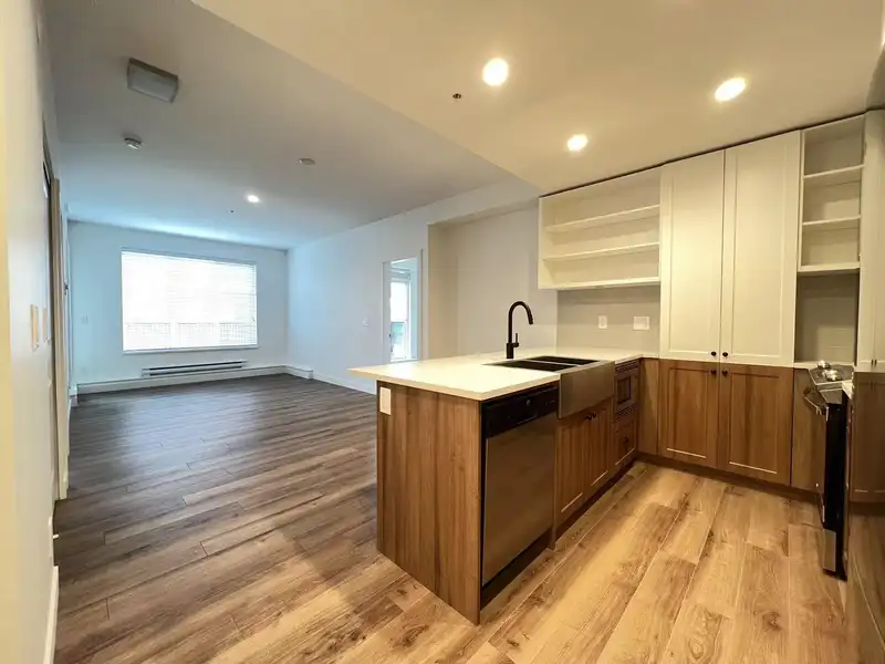 B206 20487 65 AVENUE - photo 1 of 18