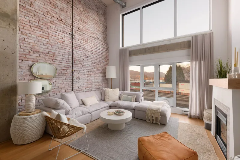 308 27 ALEXANDER STREET - photo 1 of 25