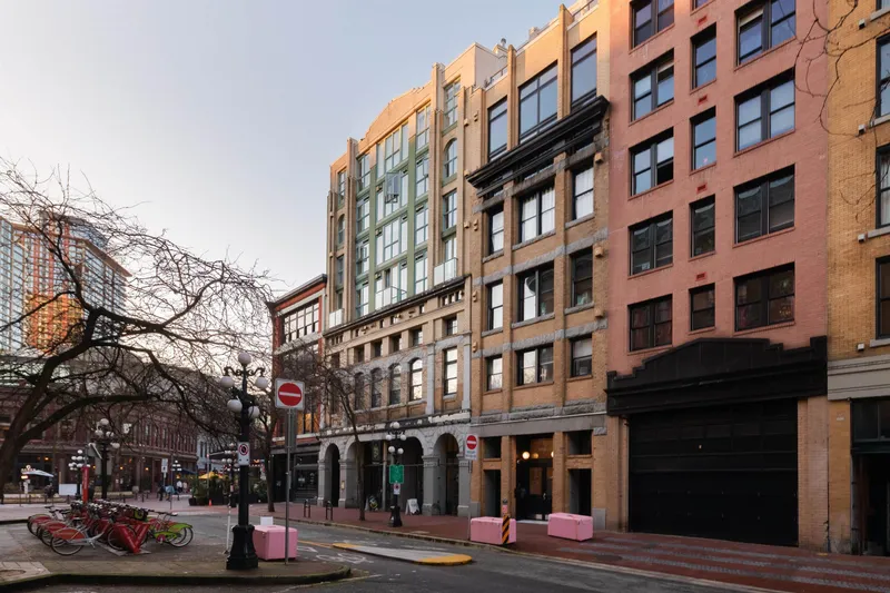 308 27 ALEXANDER STREET - photo 2 of 25