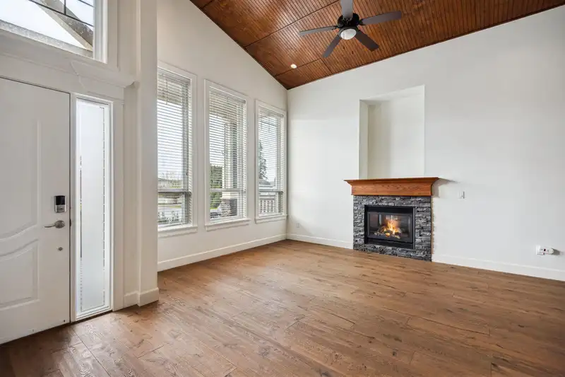 20307 98A AVENUE - photo 4 of 40