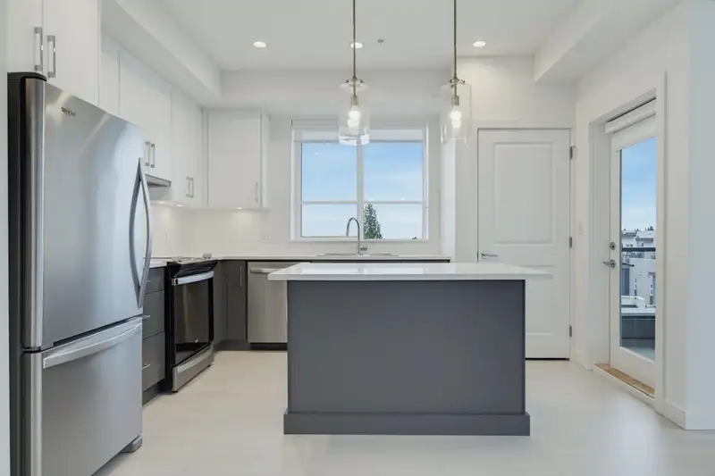 B503 20834 80 AVENUE - photo 2 of 33