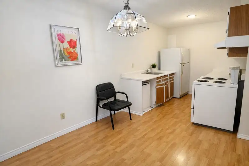 203 7200 LINDSAY ROAD - photo 3 of 7