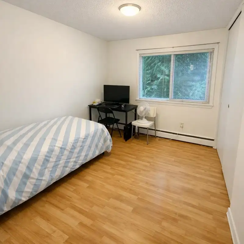 203 7200 LINDSAY ROAD - photo 4 of 7