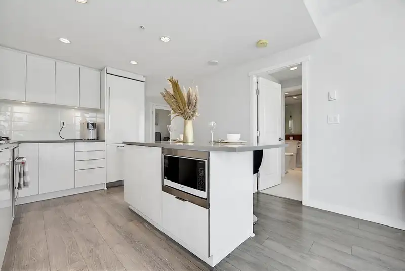 1908 2388 MADISON AVENUE - photo 4 of 39