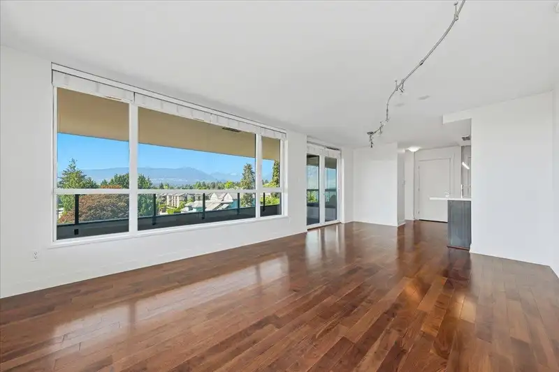 709 160 W 3RD STREET - photo 2 of 35
