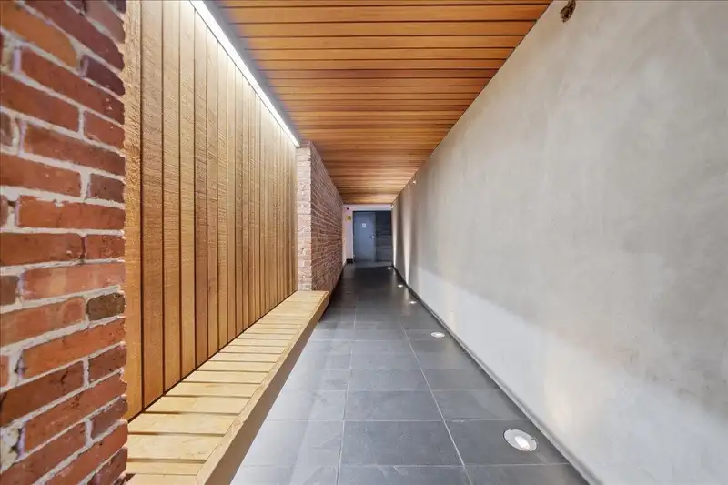 605 53 W HASTINGS STREET - photo 2 of 37