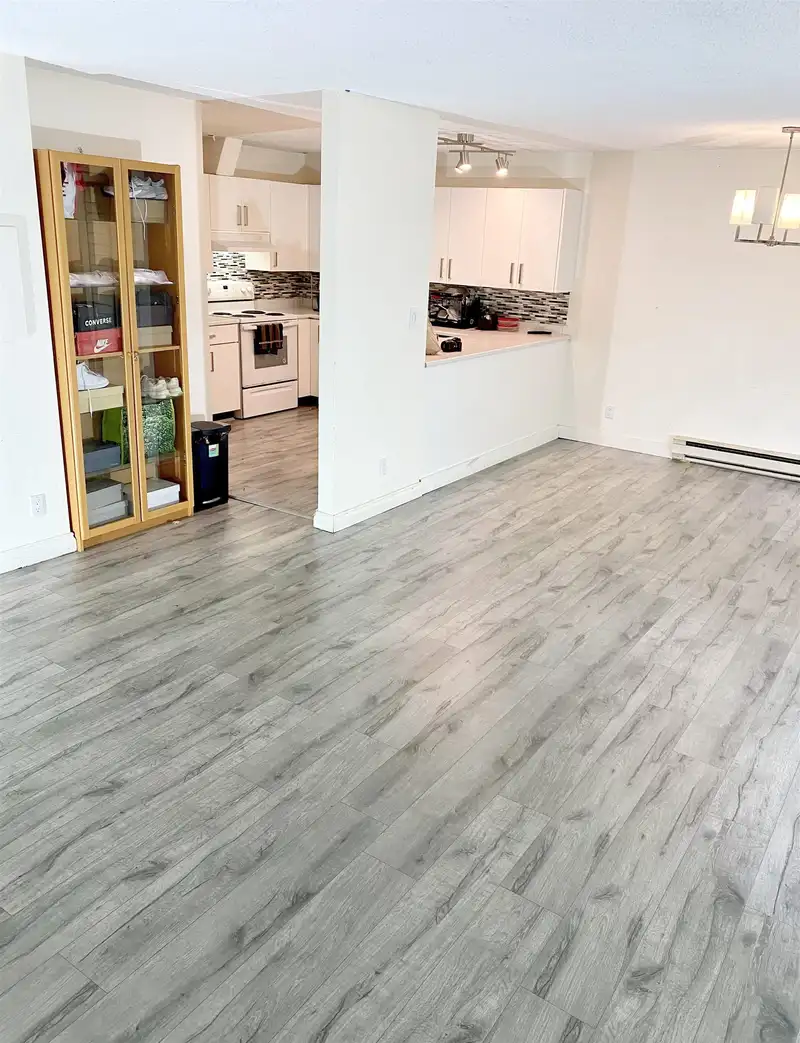 203 7064 133B STREET - photo 2 of 18