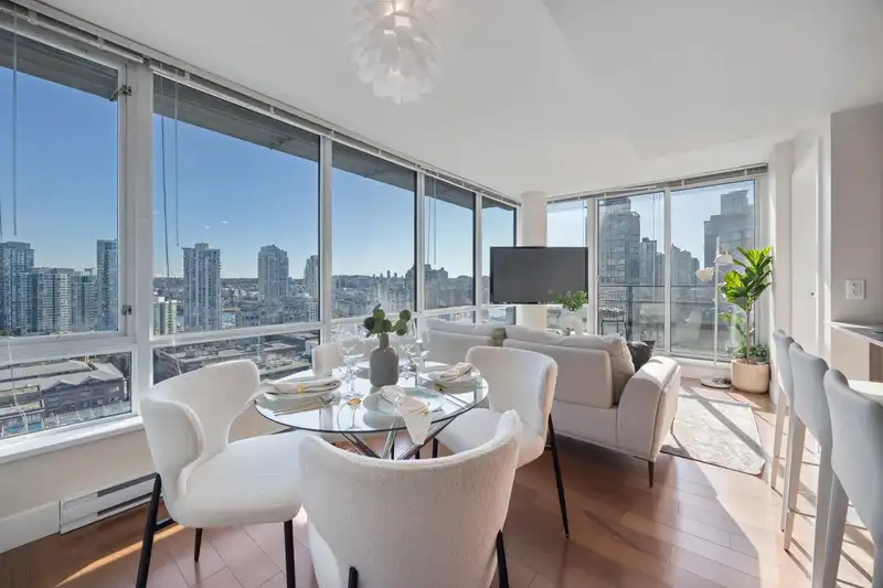 1801 1088 RICHARDS STREET - photo 1 of 33