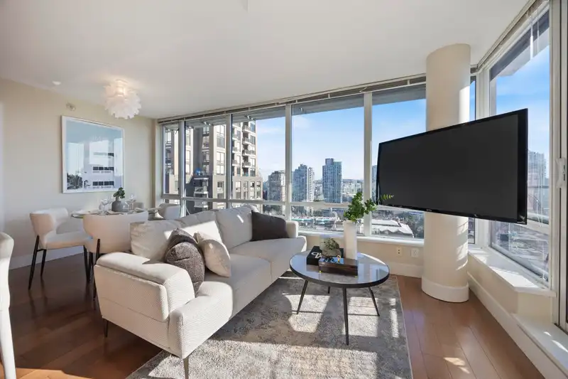 1801 1088 RICHARDS STREET - photo 4 of 33