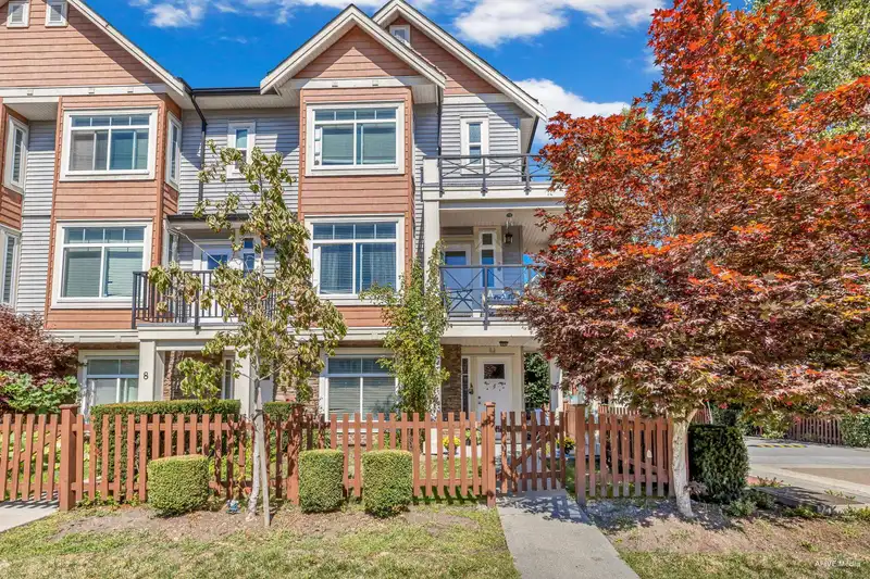 7 12091 70 AVENUE - photo 1 of 34