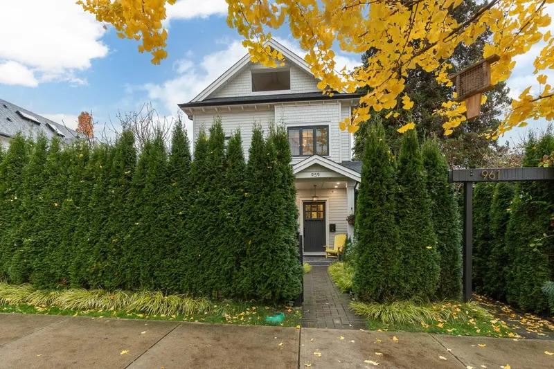 959 E 13TH AVENUE - photo 2 of 25