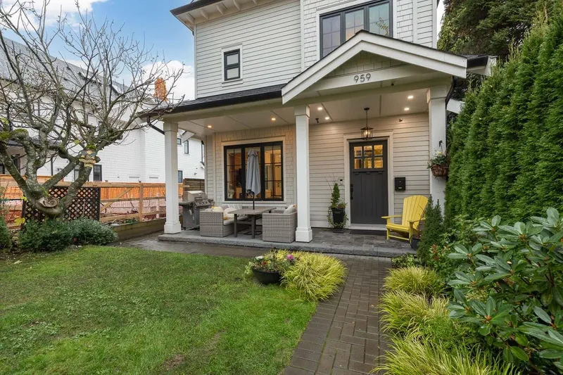 959 E 13TH AVENUE - photo 3 of 25