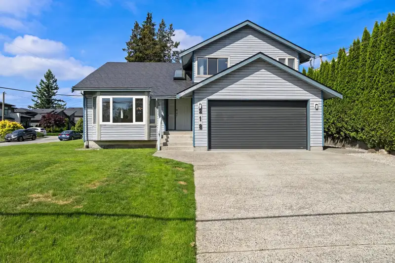 218 MUNDY STREET - photo 1 of 26