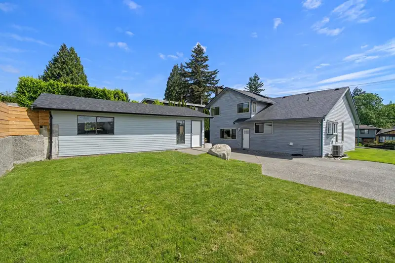 218 MUNDY STREET - photo 2 of 26
