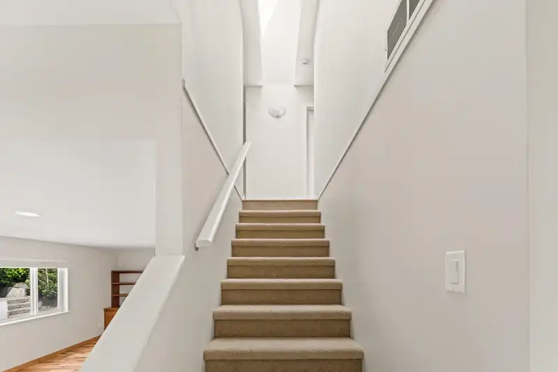 218 MUNDY STREET - photo 3 of 26