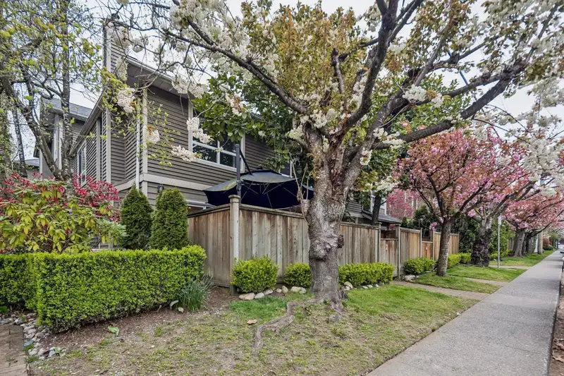 7 848 W 16TH STREET - photo 4 of 29
