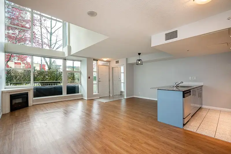 TH6 168 E ESPLANADE AVENUE - photo 3 of 26