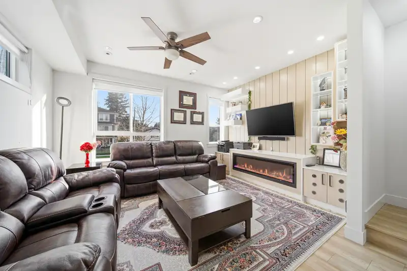 25 11556 72A AVENUE - photo 3 of 30