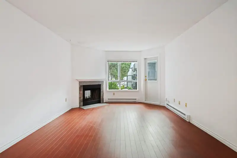 319 555 W 14TH AVENUE - photo 2 of 28