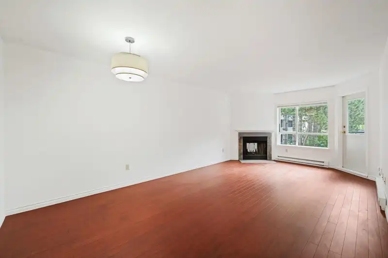319 555 W 14TH AVENUE - photo 3 of 28