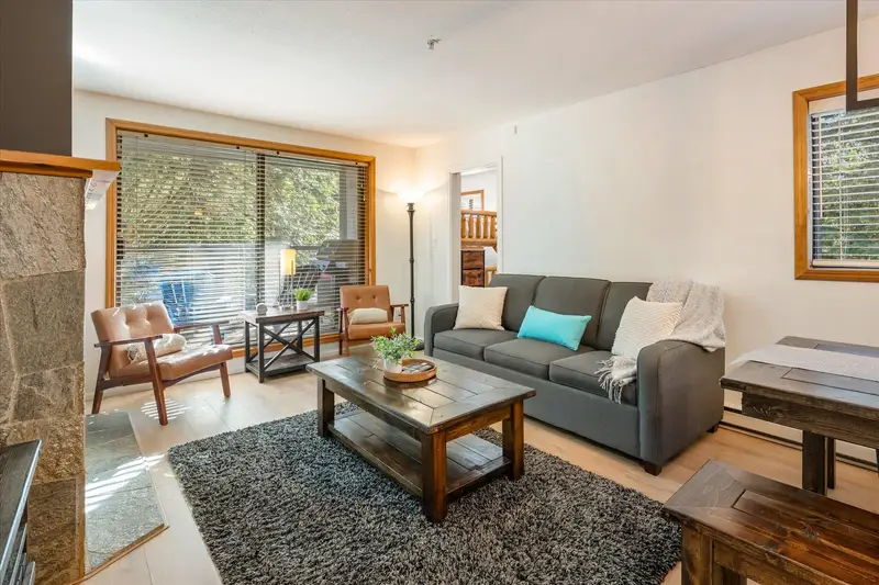 204 4821 SPEARHEAD DRIVE - photo 2 of 25