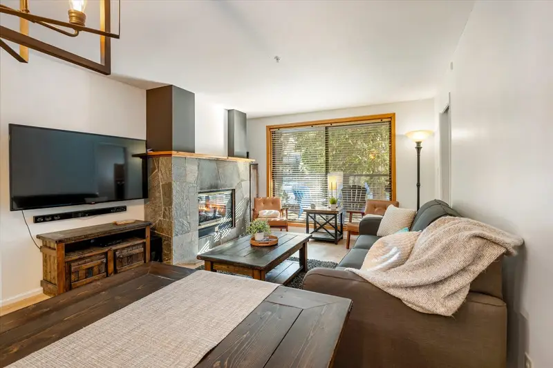 204 4821 SPEARHEAD DRIVE - photo 3 of 25