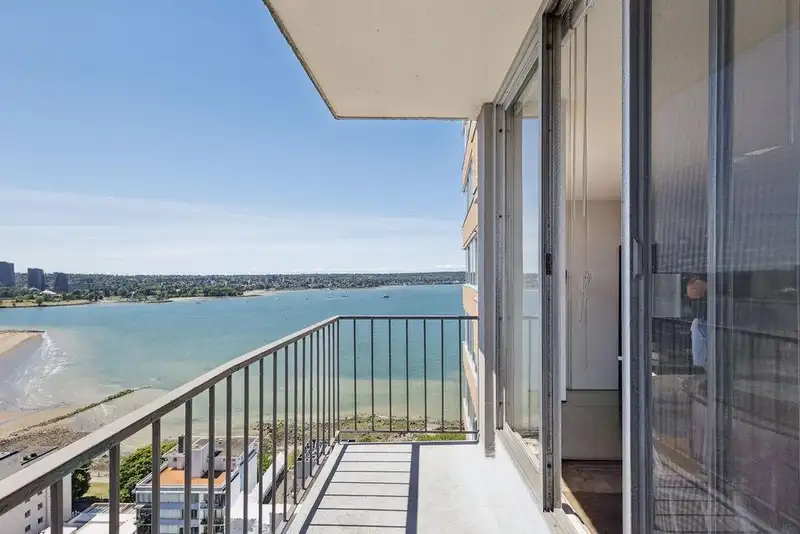 2501 2055 PENDRELL STREET - photo 4 of 25