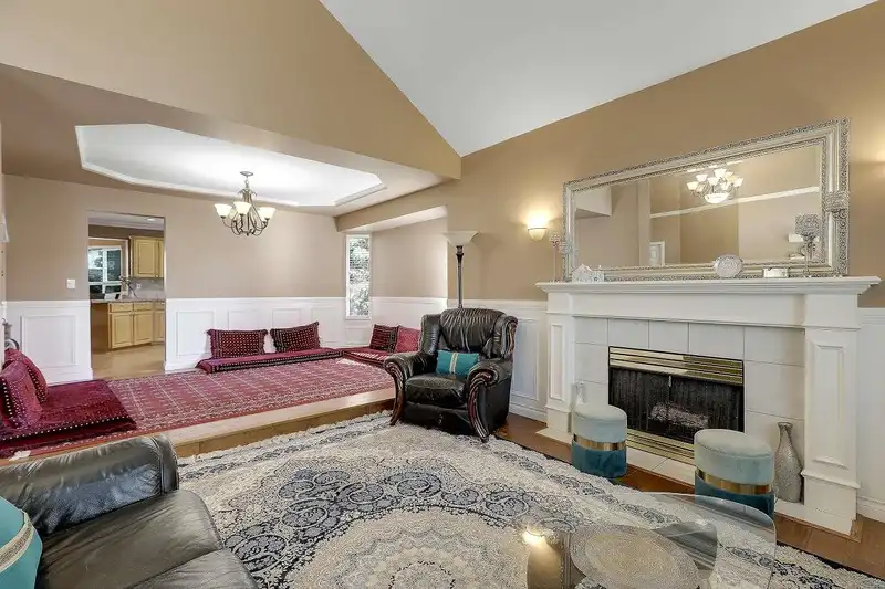 16095 80 AVENUE - photo 3 of 40