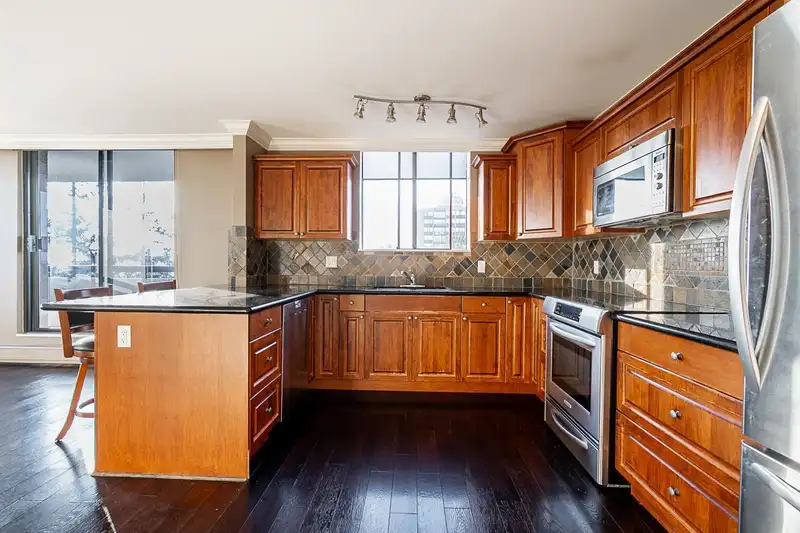 804 7171 BERESFORD STREET - photo 2 of 26
