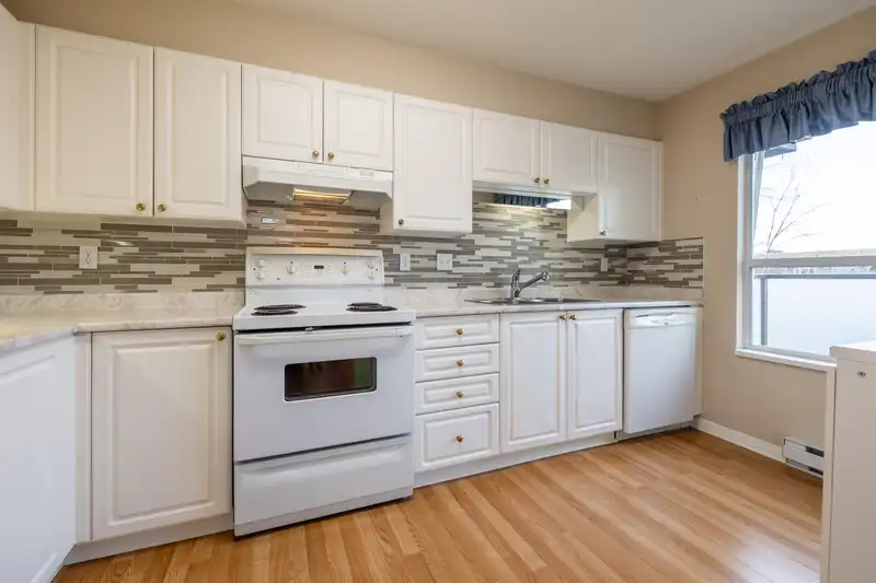 403 20088 55A AVENUE - photo 3 of 17