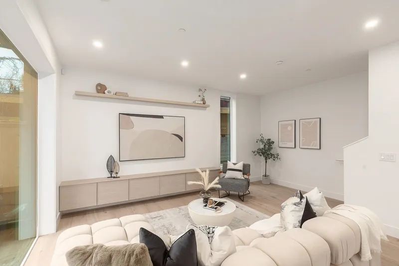 462 E 17TH AVENUE - photo 4 of 23