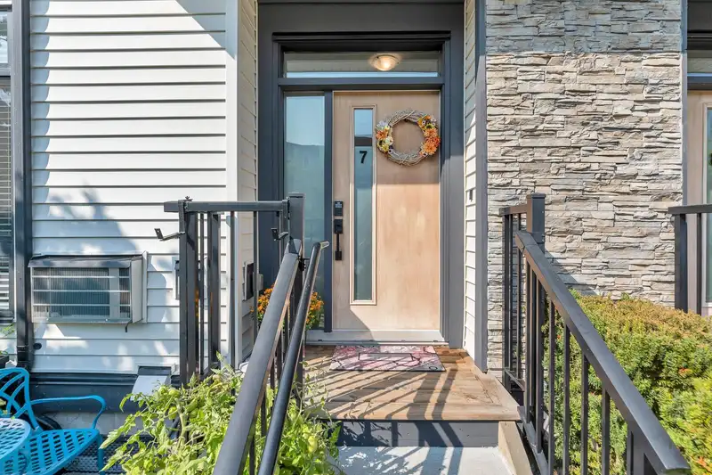 7 14057 60A AVENUE - photo 3 of 40