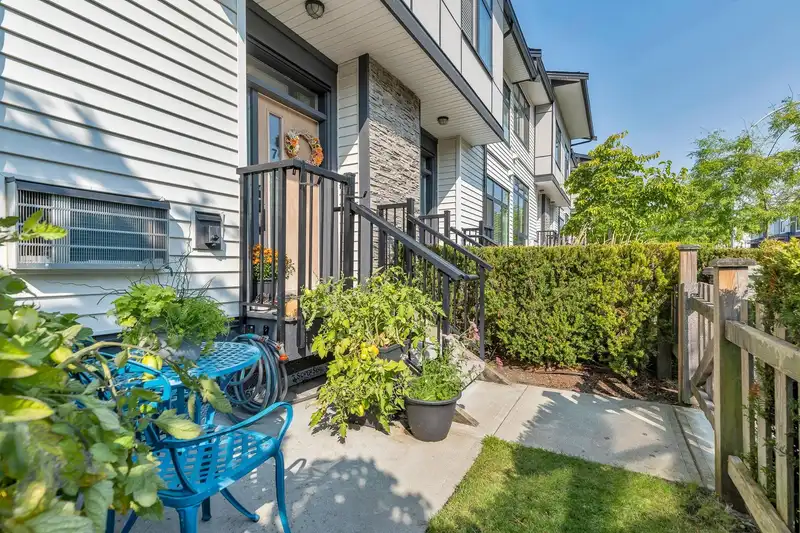 7 14057 60A AVENUE - photo 4 of 40