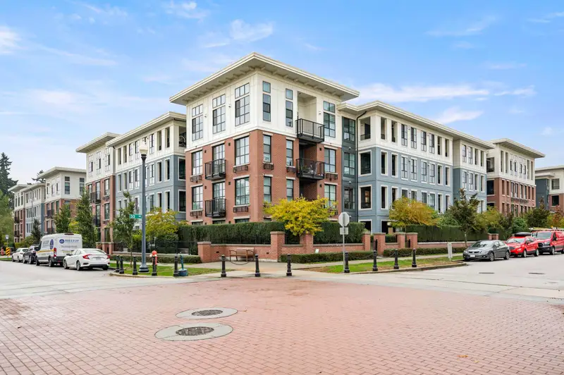 212 15137 33 AVENUE - photo 1 of 25