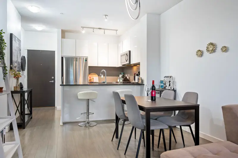 212 15137 33 AVENUE - photo 4 of 25