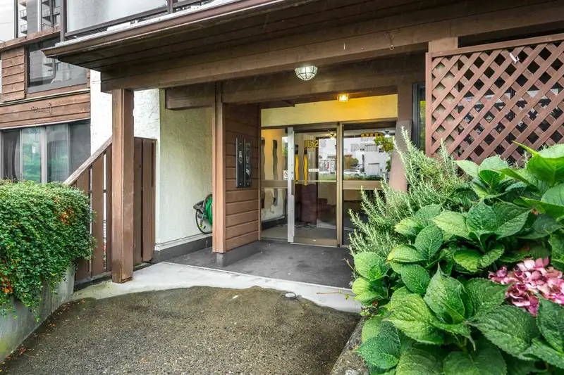 305 1526 GEORGE STREET - photo 2 of 38