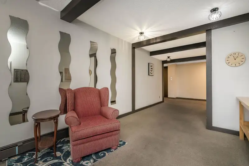 305 1526 GEORGE STREET - photo 3 of 38