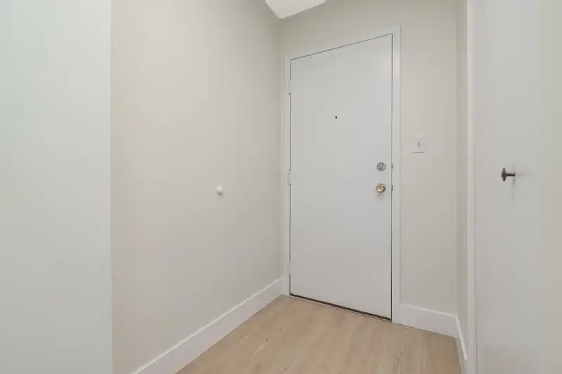 305 1526 GEORGE STREET - photo 4 of 38