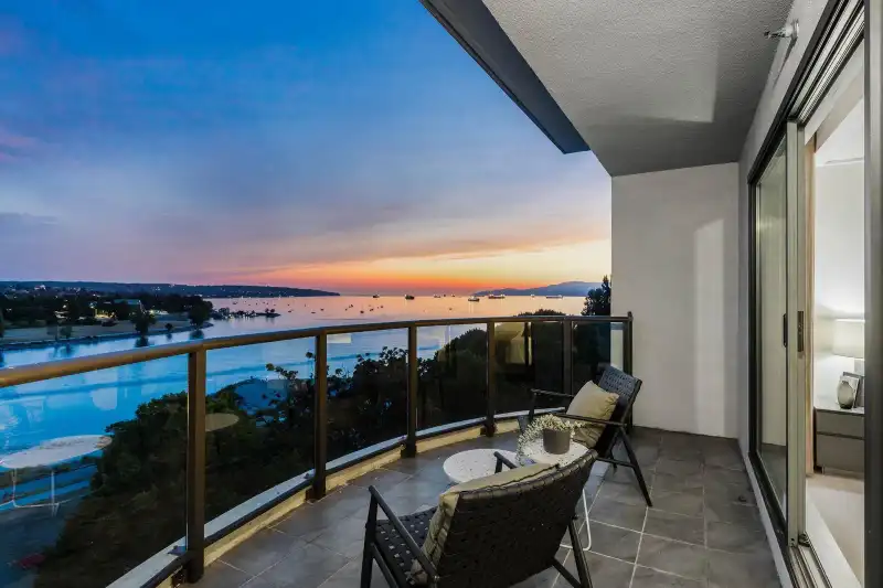 901 1233 BEACH AVENUE - photo 1 of 40