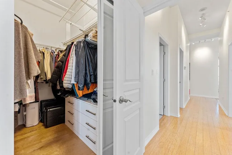 1801 5639 HAMPTON PLACE - photo 2 of 25