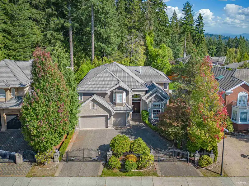 1729 HAMPTON DRIVE - photo 3 of 40