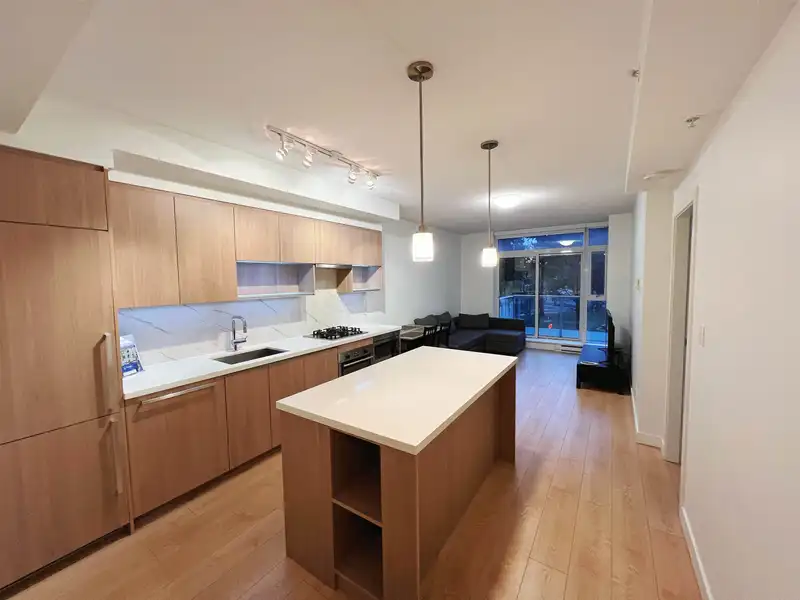 310 6588 NELSON AVENUE - photo 3 of 8