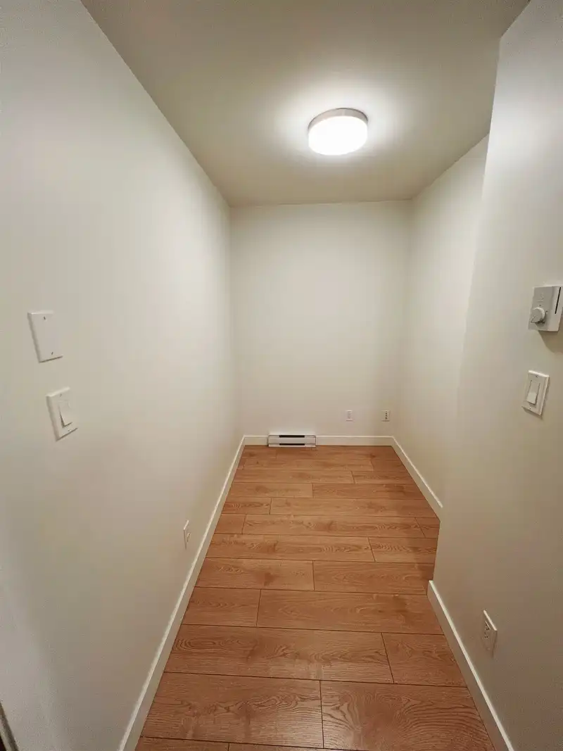 310 6588 NELSON AVENUE - photo 4 of 8